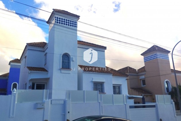Resale - Villa -
San Miguel de Salinas - Inland