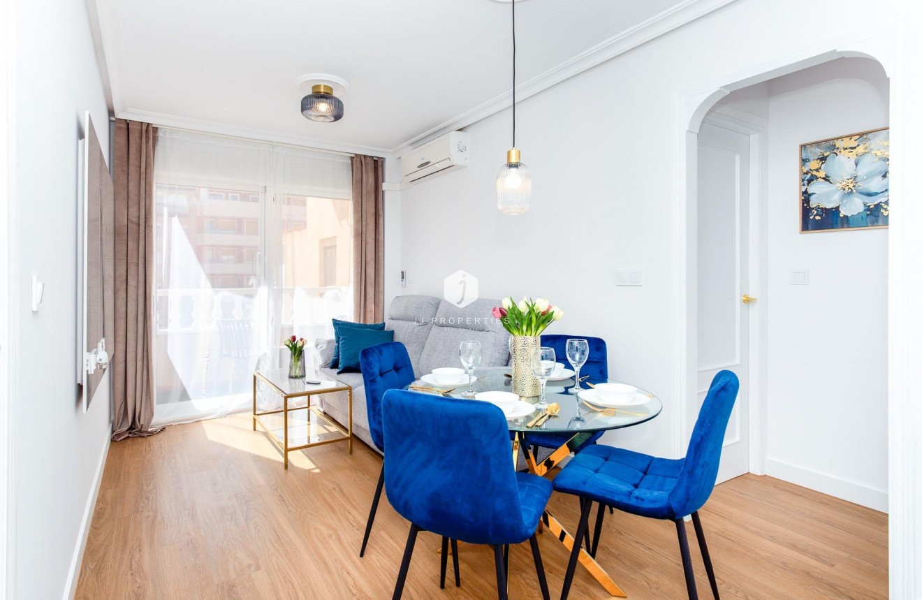 Resale - Apartment / flat -
Torrevieja - Centro