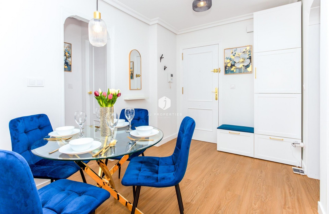 Resale - Apartment / flat -
Torrevieja - Centro