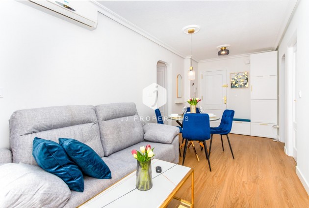 Resale - Apartment / flat -
Torrevieja - Centro