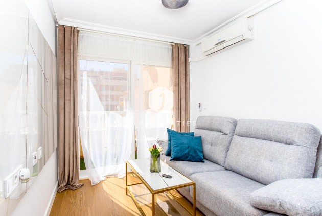 Resale - Apartment / flat -
Torrevieja - Centro
