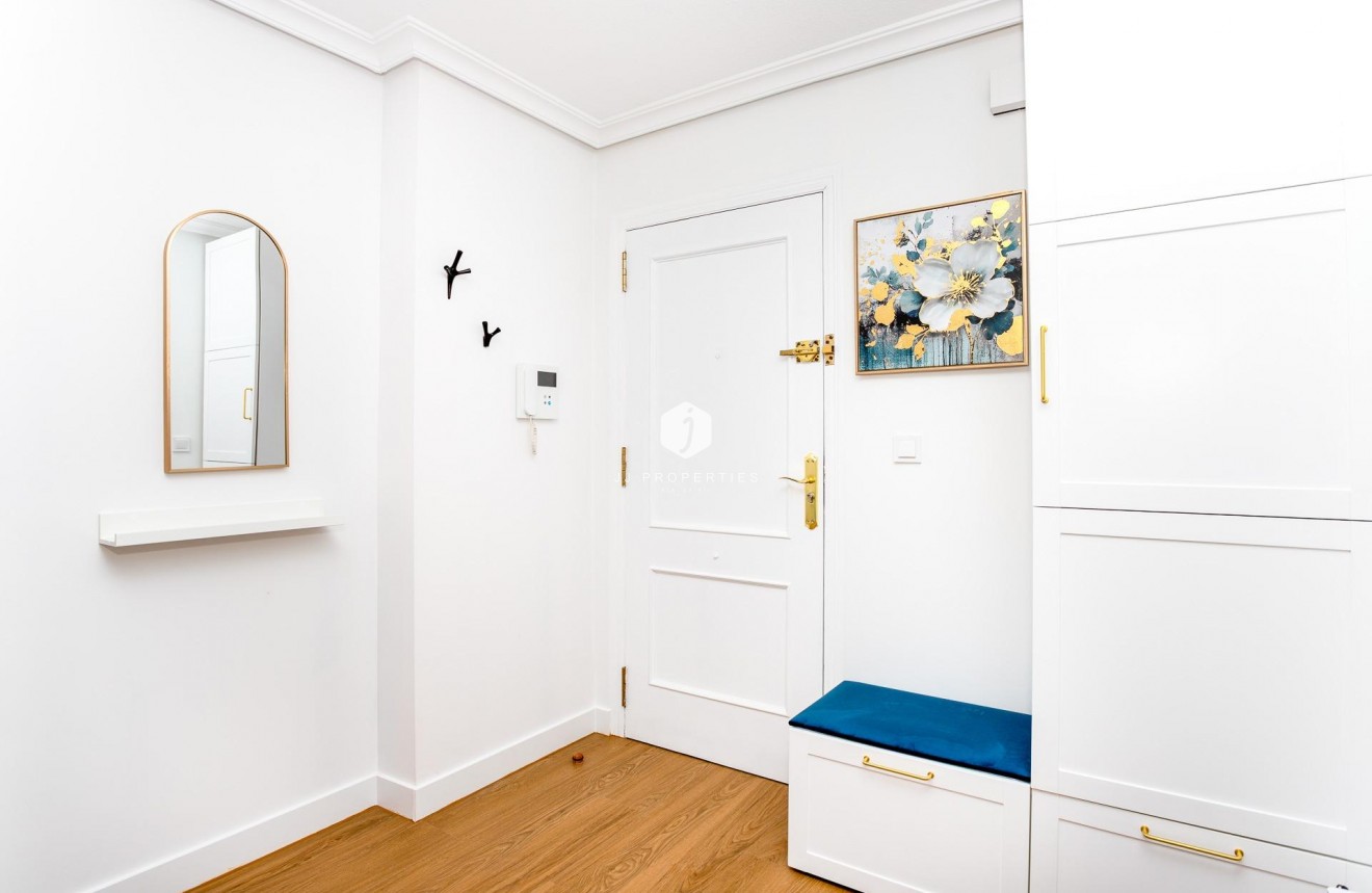 Resale - Apartment / flat -
Torrevieja - Centro