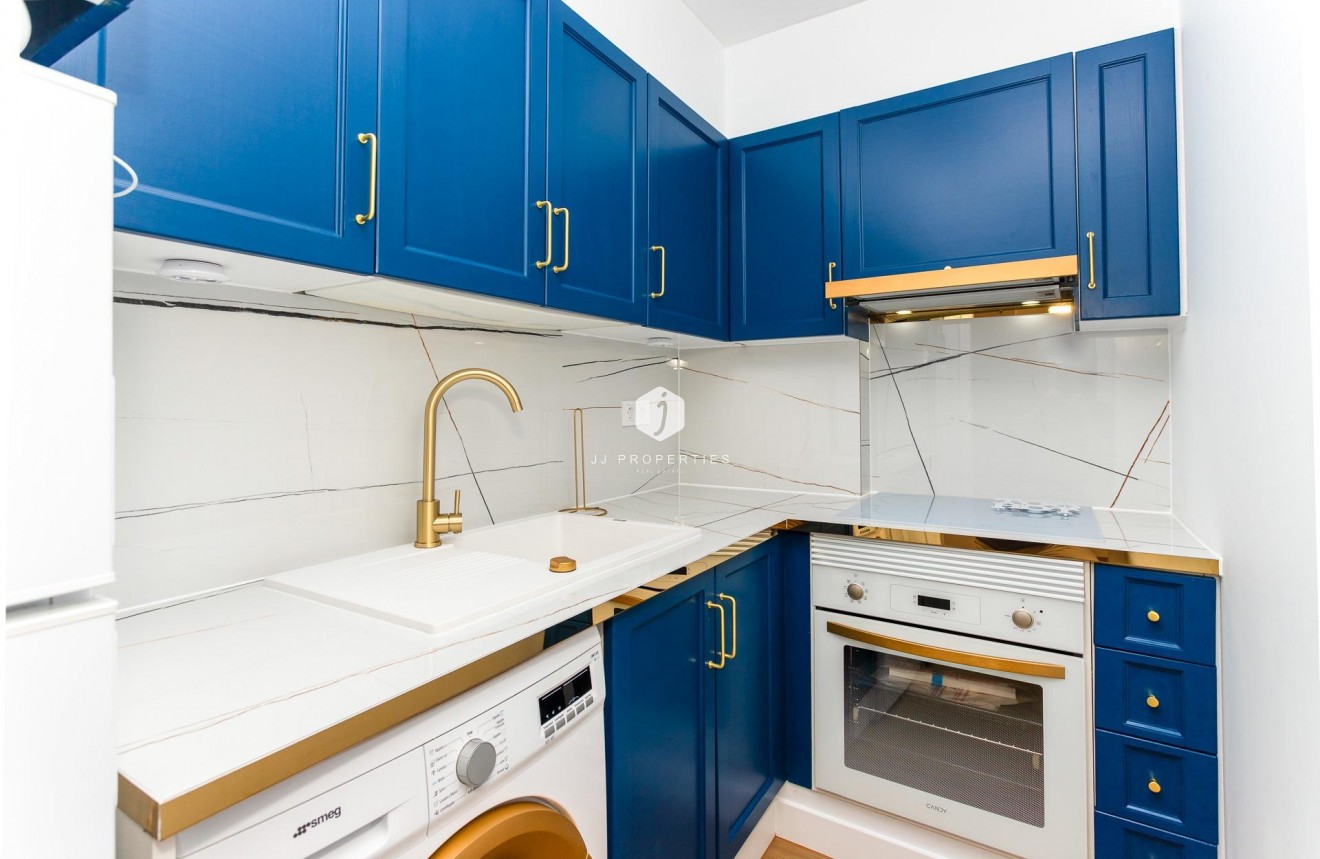 Resale - Apartment / flat -
Torrevieja - Centro