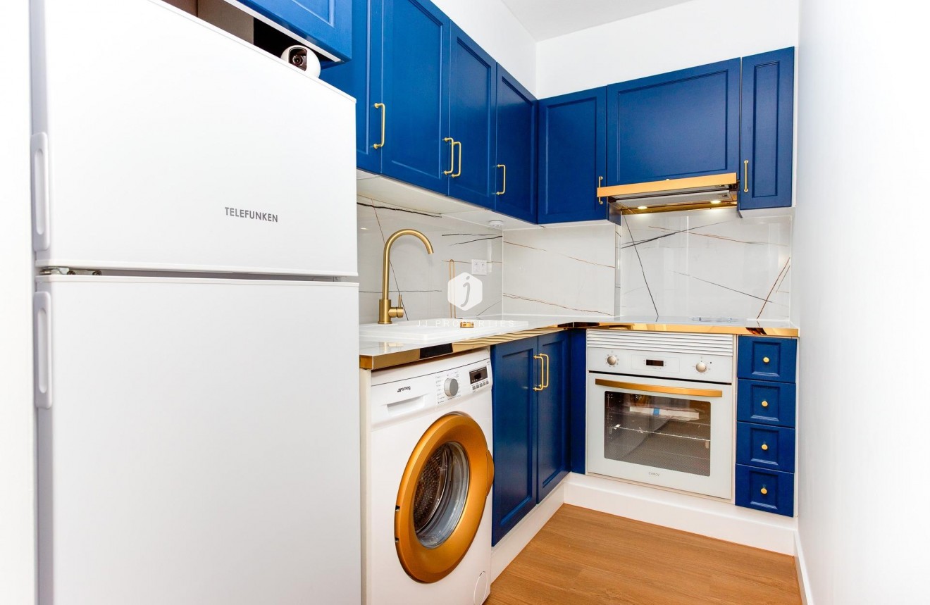 Resale - Apartment / flat -
Torrevieja - Centro