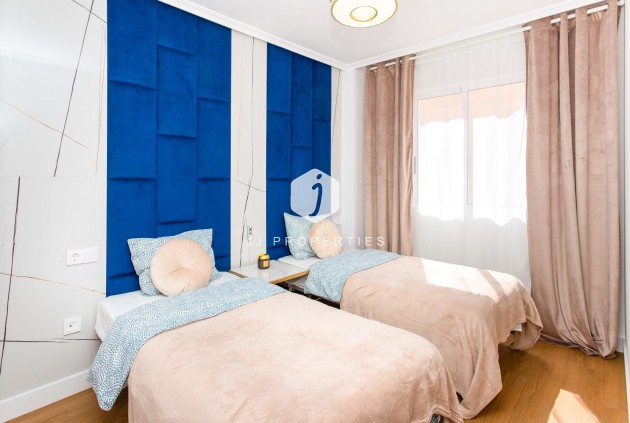 Resale - Apartment / flat -
Torrevieja - Centro