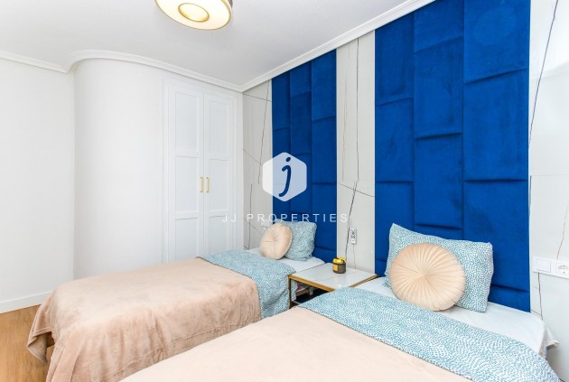 Resale - Apartment / flat -
Torrevieja - Centro