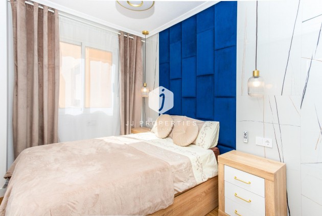 Resale - Apartment / flat -
Torrevieja - Centro
