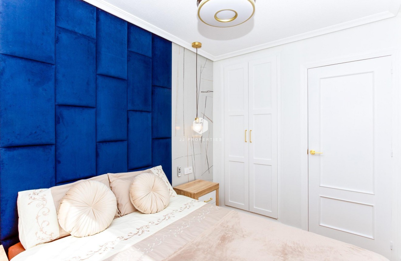 Resale - Apartment / flat -
Torrevieja - Centro