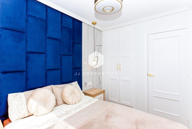 Resale - Apartment / flat -
Torrevieja - Centro
