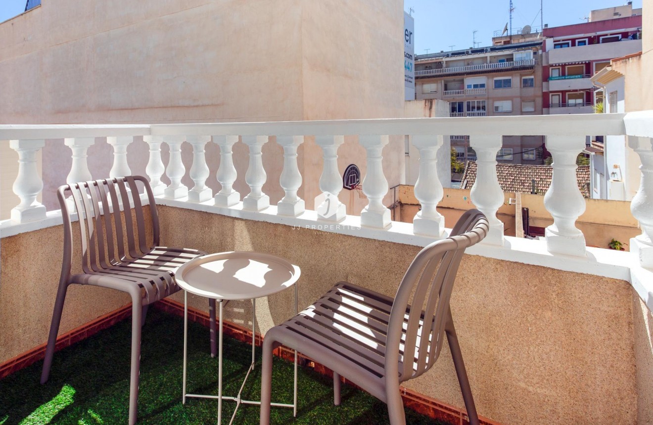 Resale - Apartment / flat -
Torrevieja - Centro