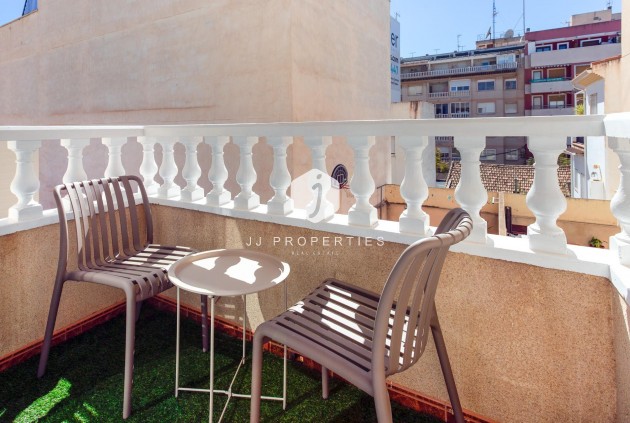 Resale - Apartment / flat -
Torrevieja - Centro