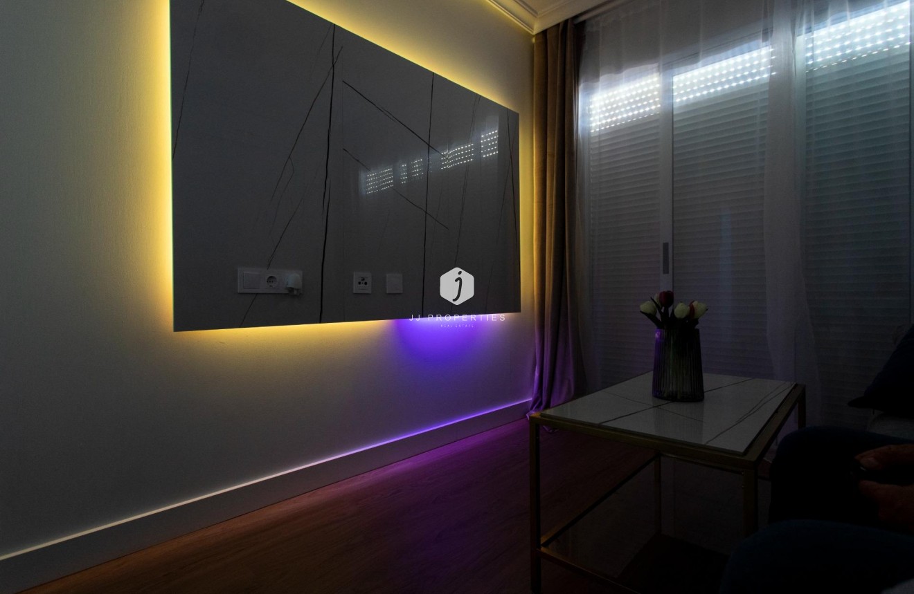 Resale - Apartment / flat -
Torrevieja - Centro