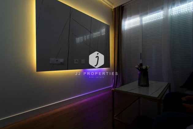 Resale - Apartment / flat -
Torrevieja - Centro