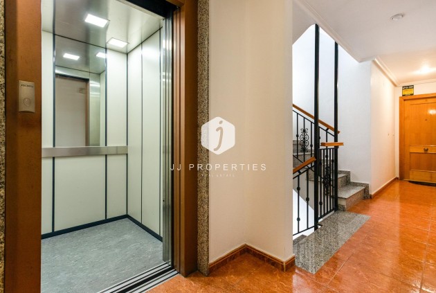 Resale - Apartment / flat -
Torrevieja - Centro