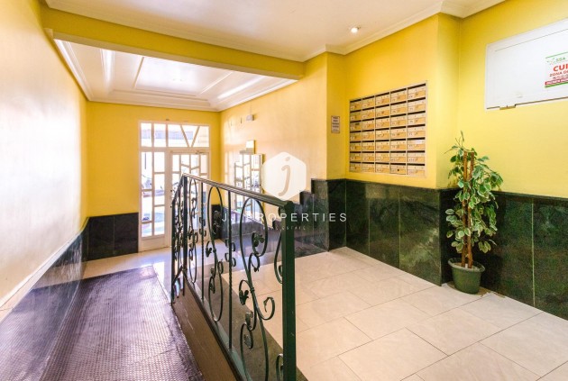 Resale - Apartment / flat -
Torrevieja - Centro