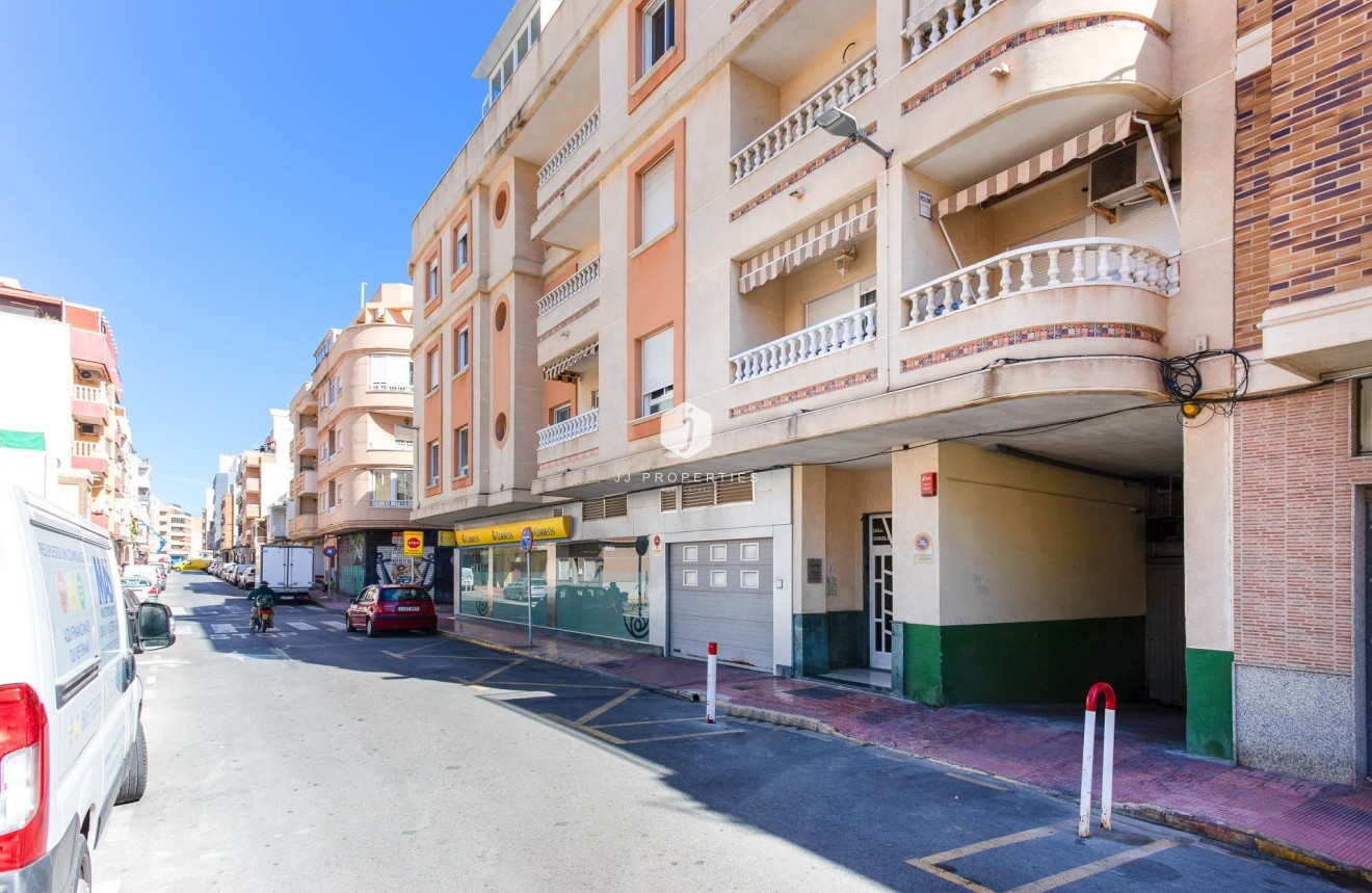 Resale - Apartment / flat -
Torrevieja - Centro