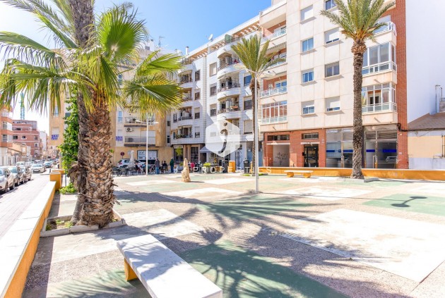 Resale - Apartment / flat -
Torrevieja - Centro