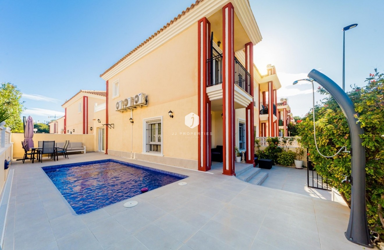 Resale - Duplex -
Dehesa de Campoamor - Costa Blanca
