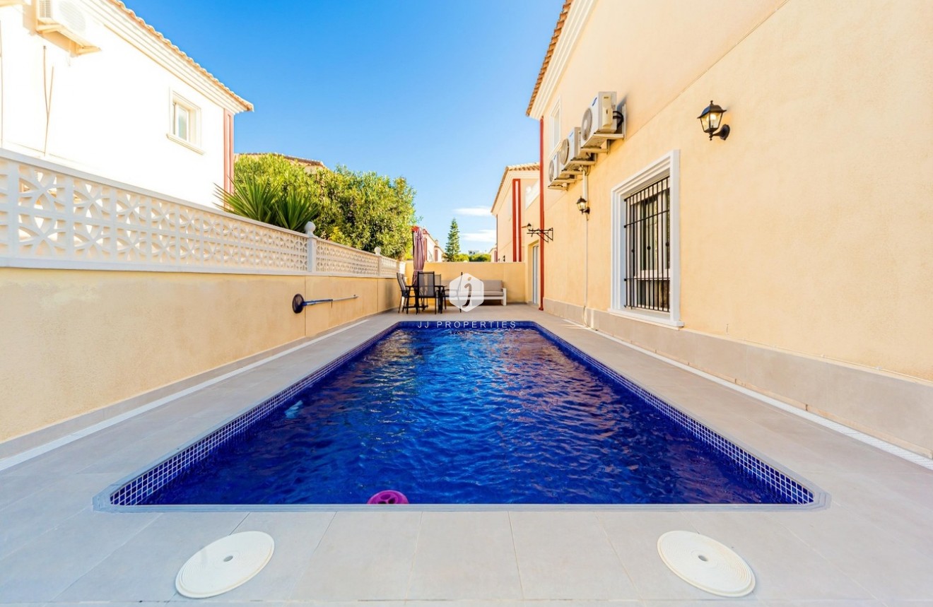 Resale - Duplex -
Dehesa de Campoamor - Costa Blanca
