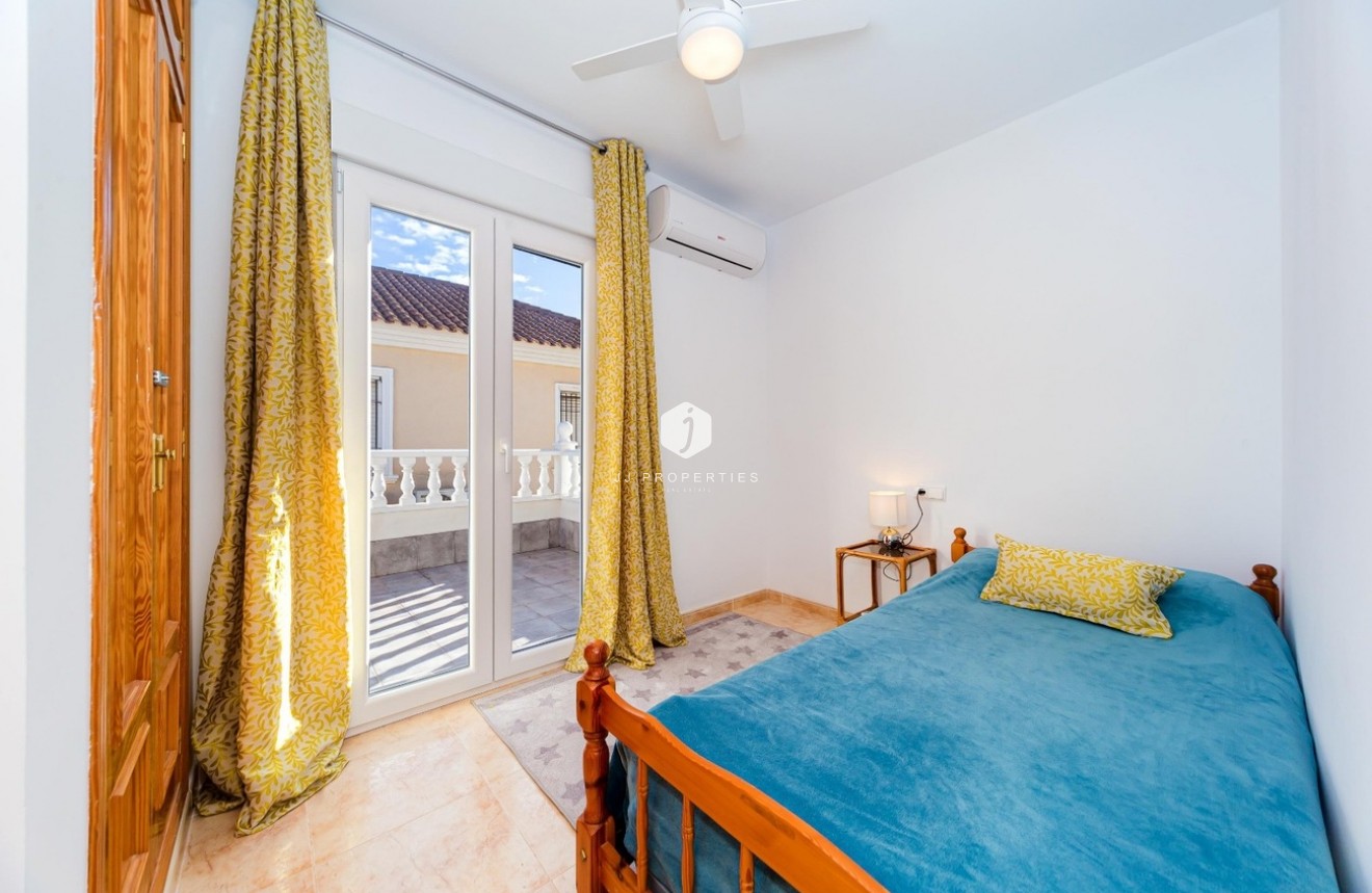 Resale - Duplex -
Dehesa de Campoamor - Costa Blanca