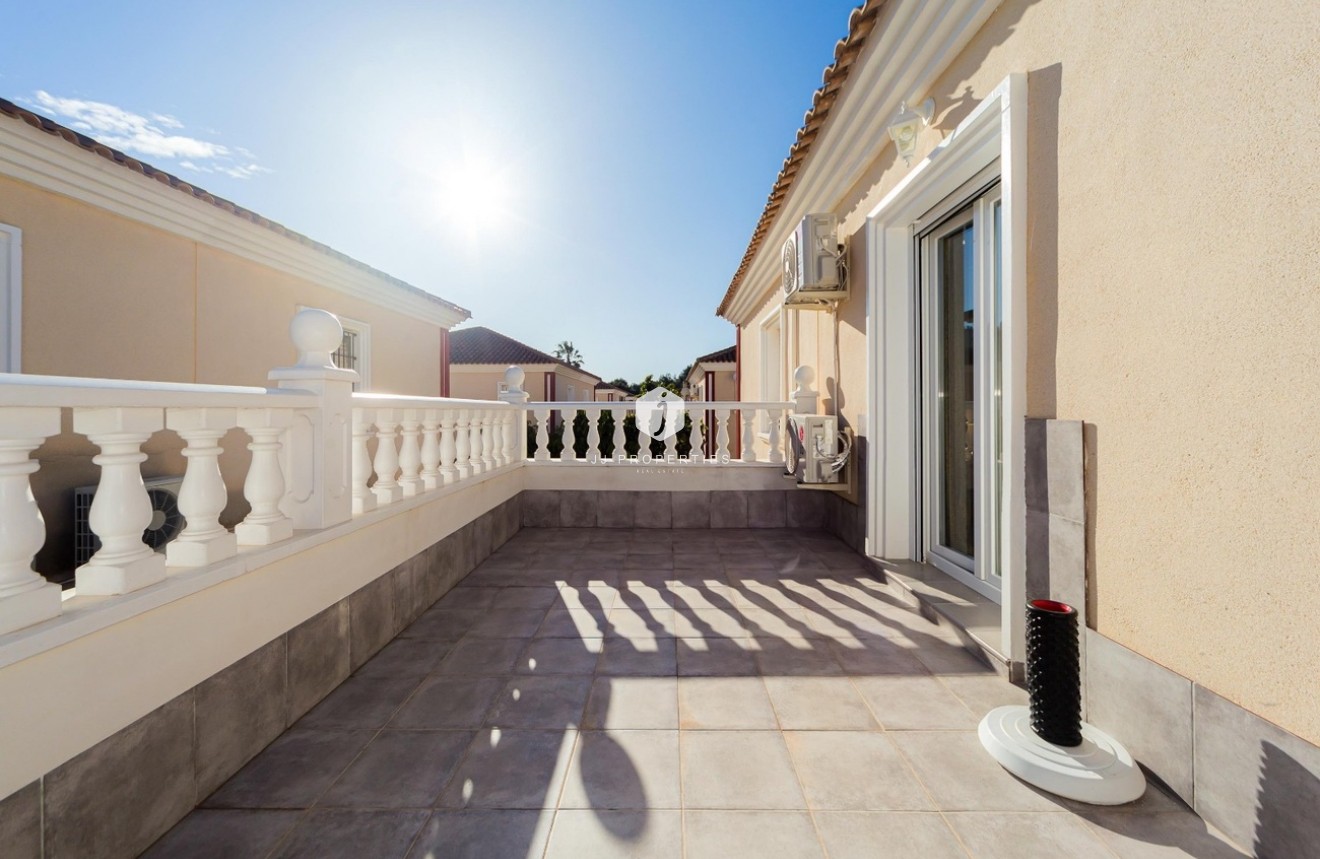 Resale - Duplex -
Dehesa de Campoamor - Costa Blanca