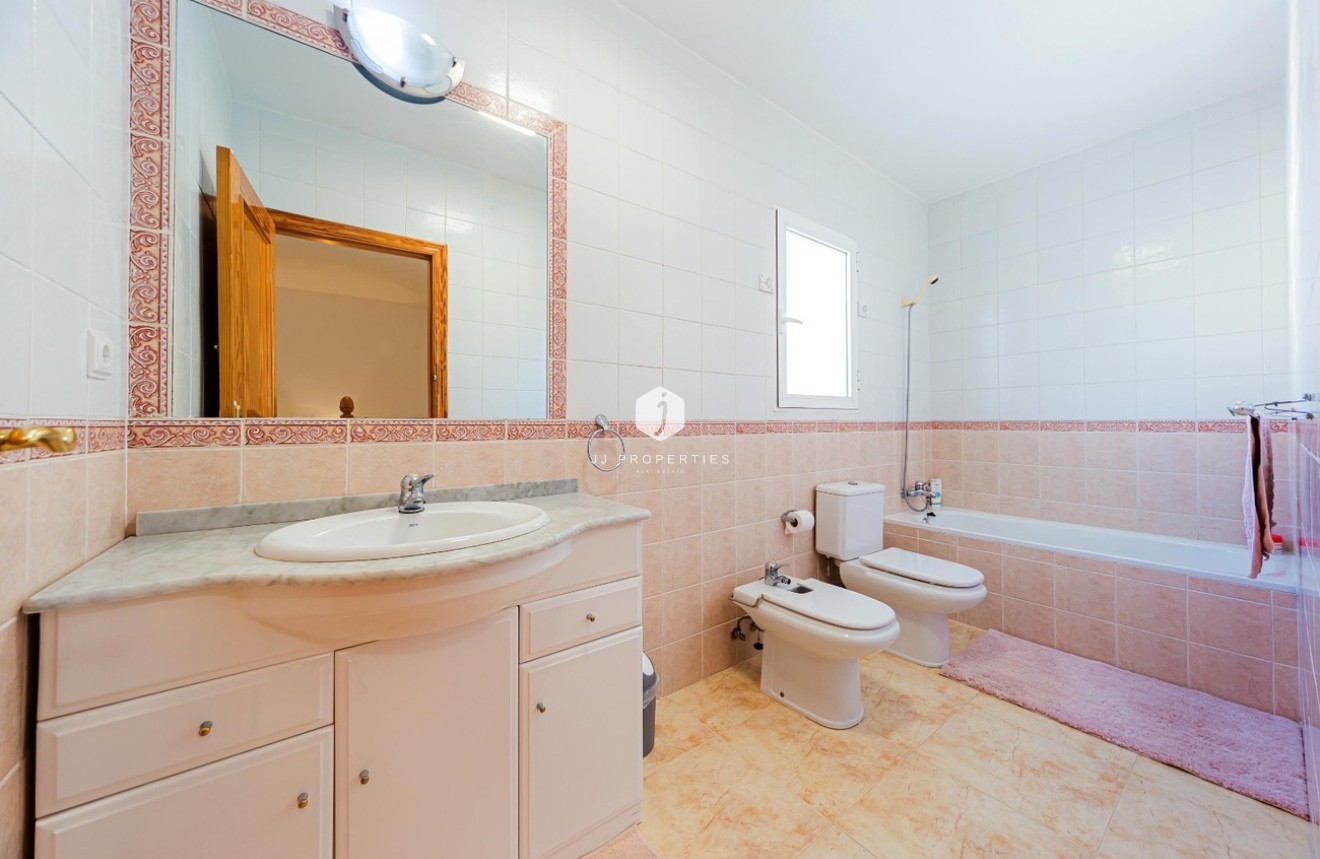 Resale - Duplex -
Dehesa de Campoamor - Costa Blanca