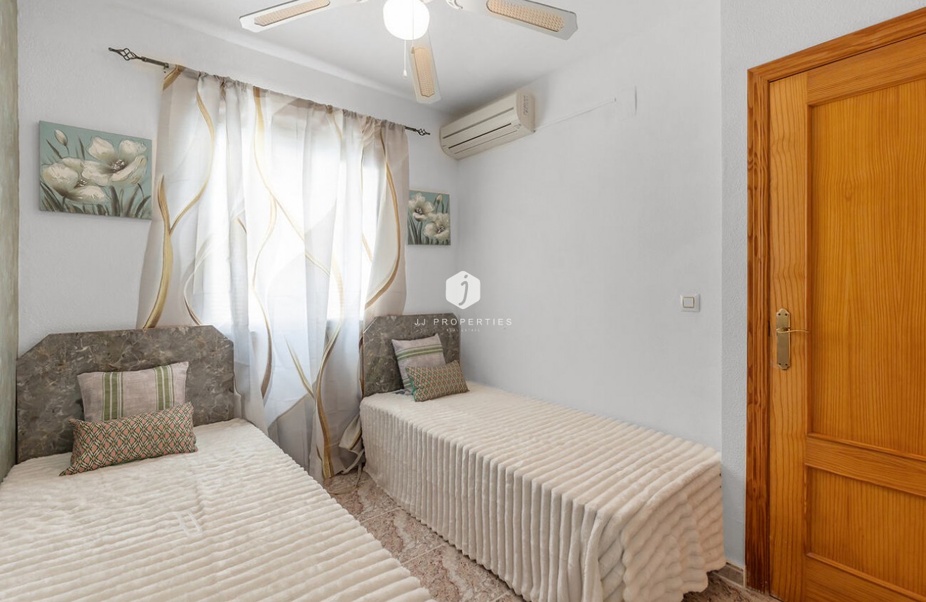 Segunda mano - Chalet -
Orihuela Costa - Villamartín