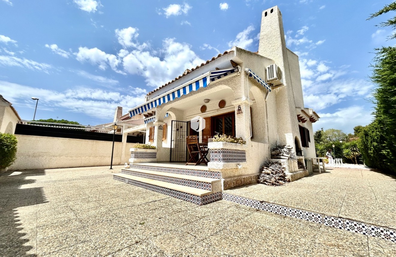 Resale - Villa -
La Zenia - Costa Blanca