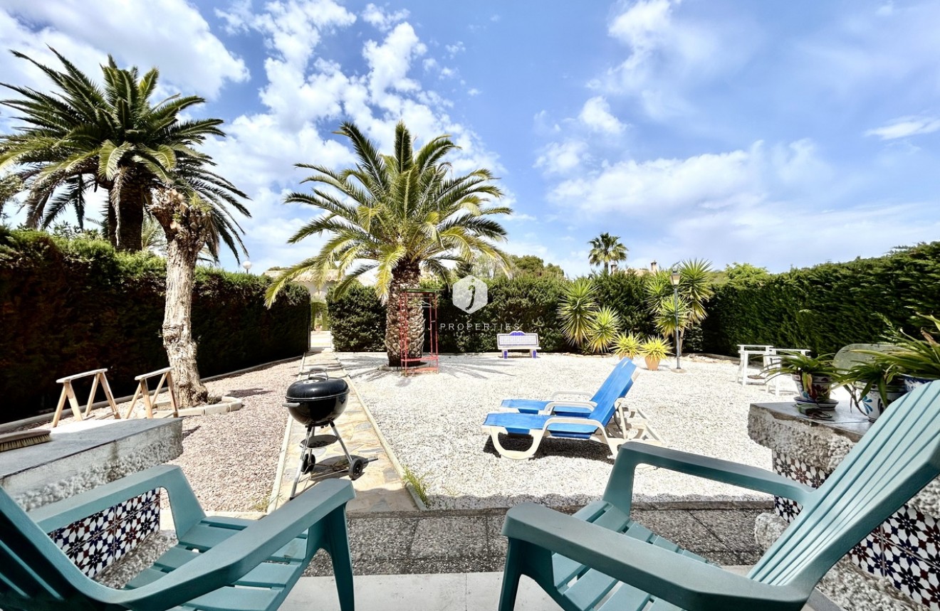 Resale - Villa -
La Zenia - Costa Blanca