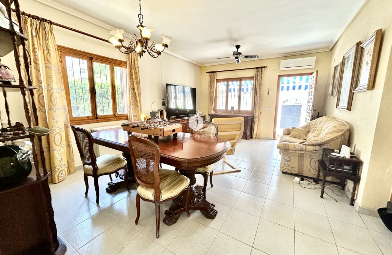 Resale - Villa -
La Zenia - Costa Blanca