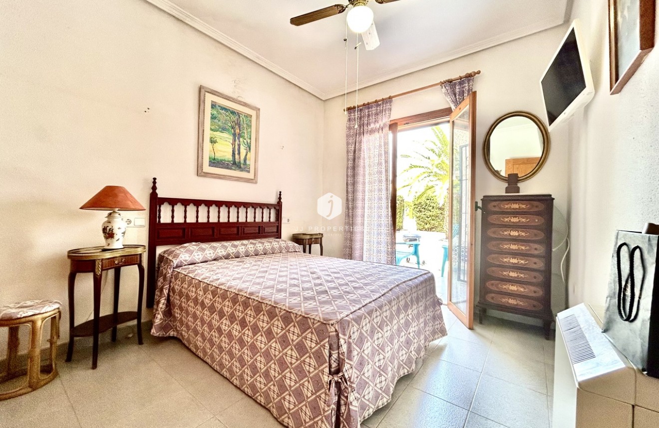 Resale - Villa -
La Zenia - Costa Blanca