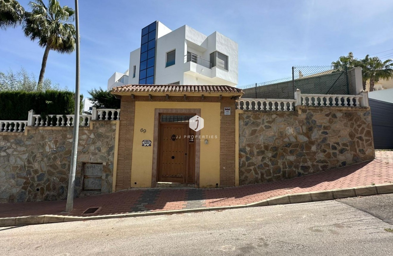 Resale - Villa -
Torrevieja - Los Balcones - Los Altos del Edén