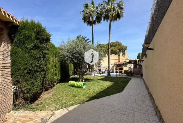 Resale - Villa -
Torrevieja - Los Balcones - Los Altos del Edén