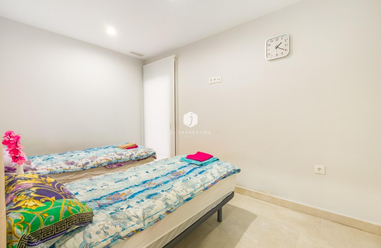 Segunda mano - Apartamento / piso -
Torrevieja - Estacion de autobuses