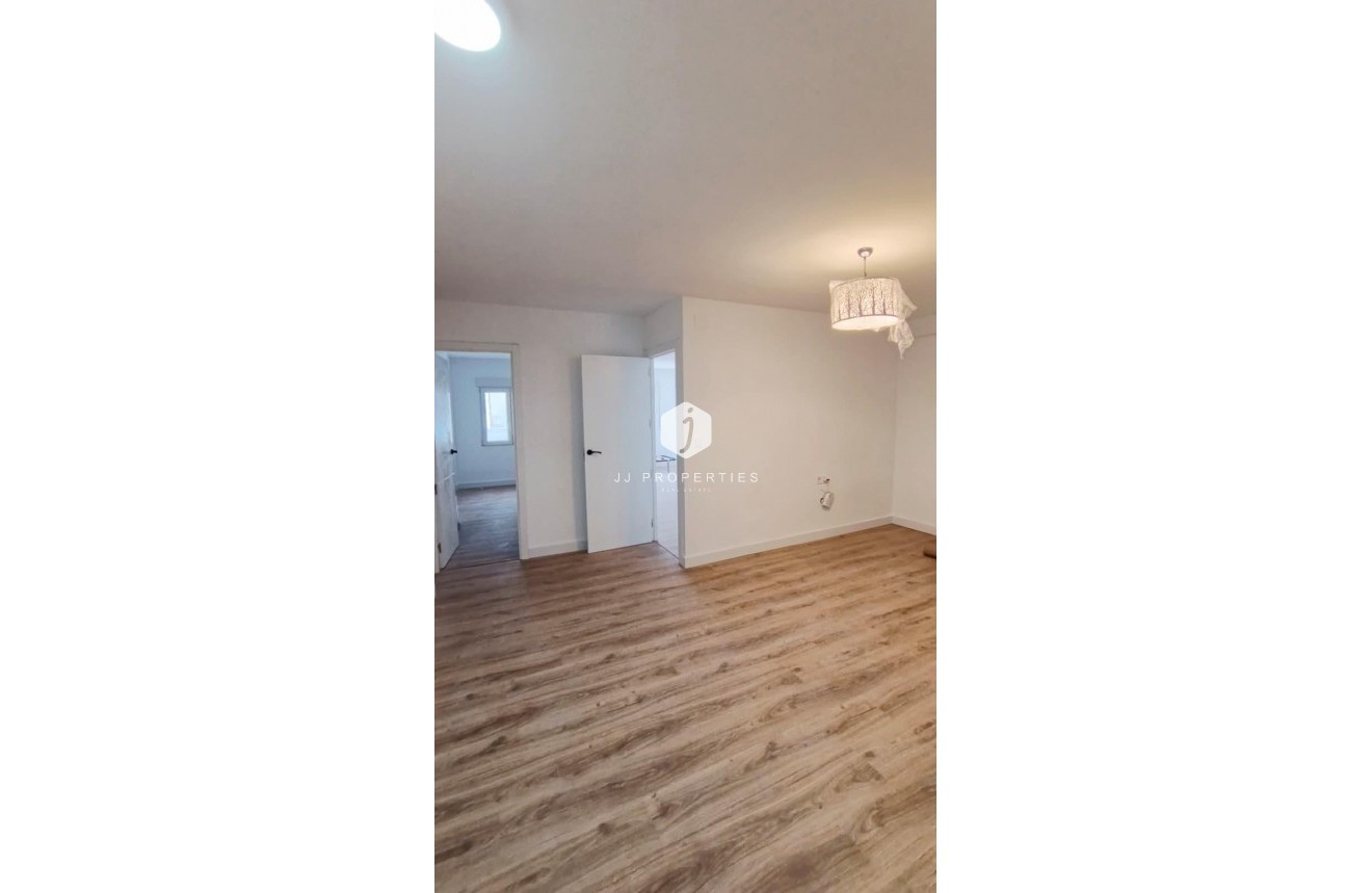 Resale - Apartment / flat -
Torrevieja - Centro