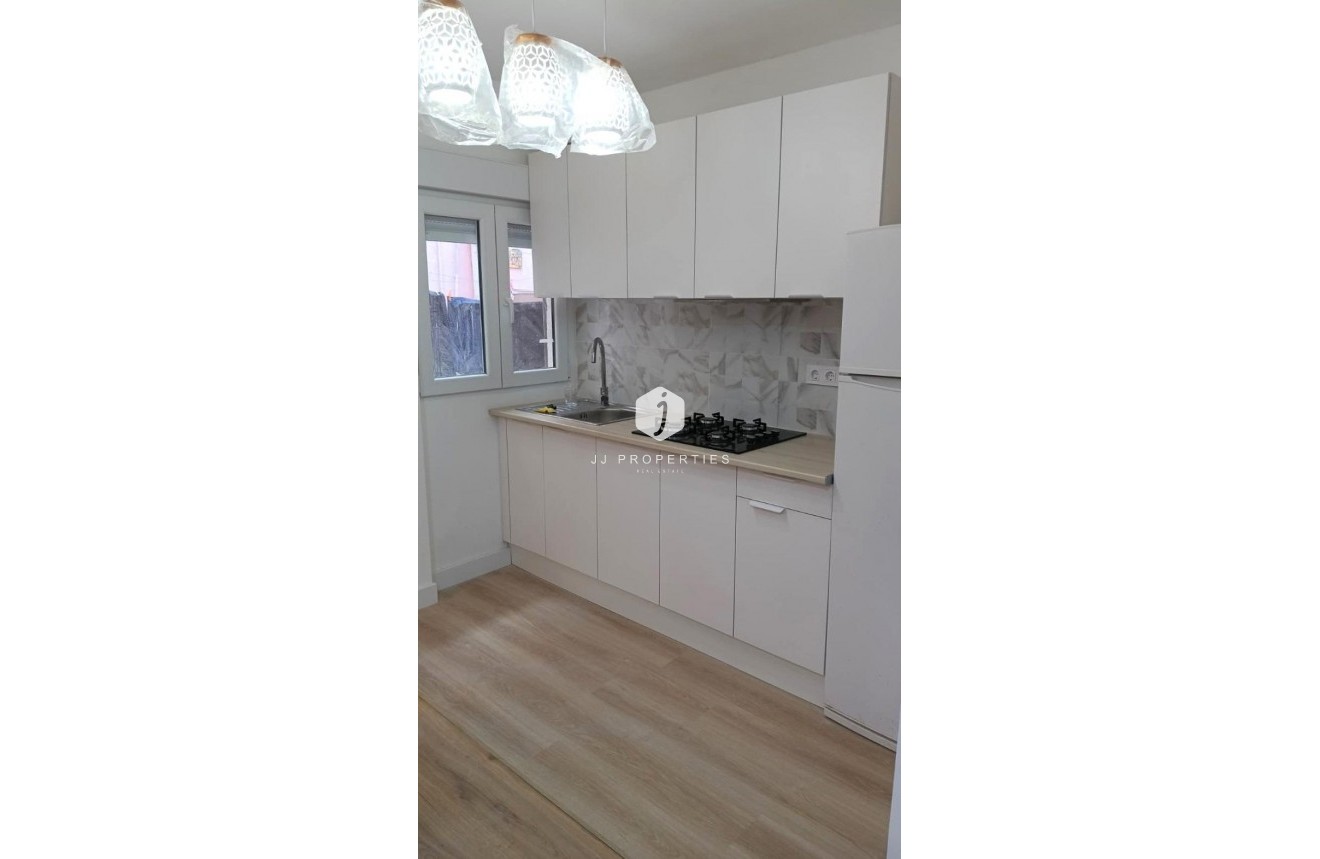 Resale - Apartment / flat -
Torrevieja - Centro