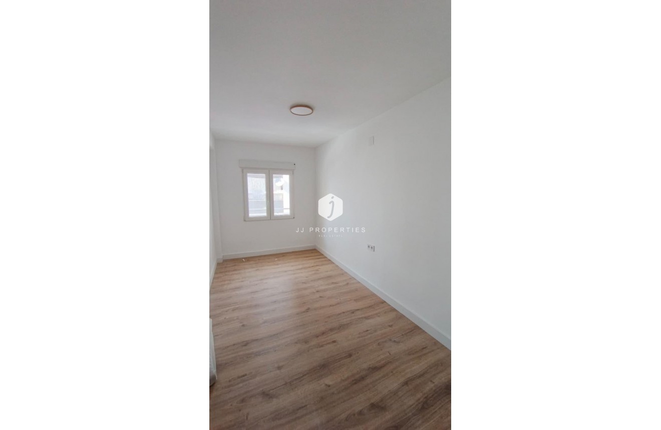 Resale - Apartment / flat -
Torrevieja - Centro