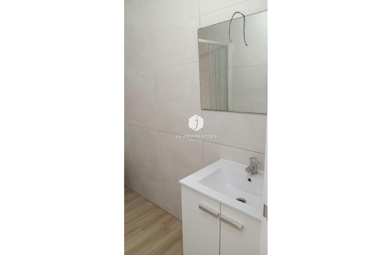 Resale - Apartment / flat -
Torrevieja - Centro