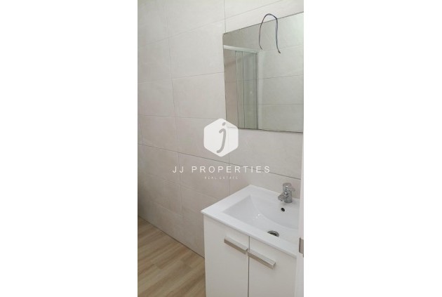 Resale - Apartment / flat -
Torrevieja - Centro