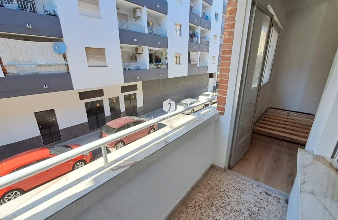 Resale - Apartment / flat -
Torrevieja - Centro
