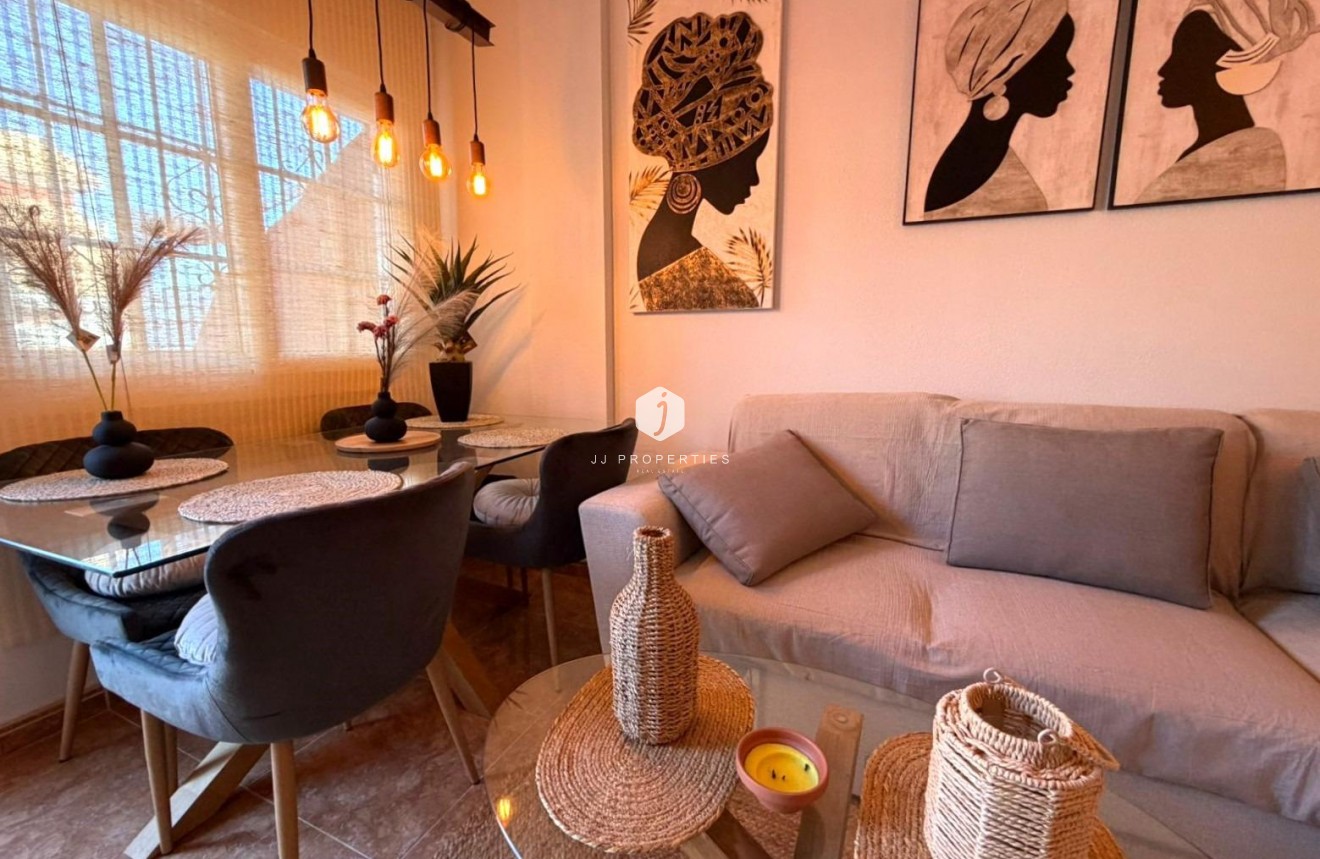 Resale - Chalet -
Orihuela Costa - Villamartín