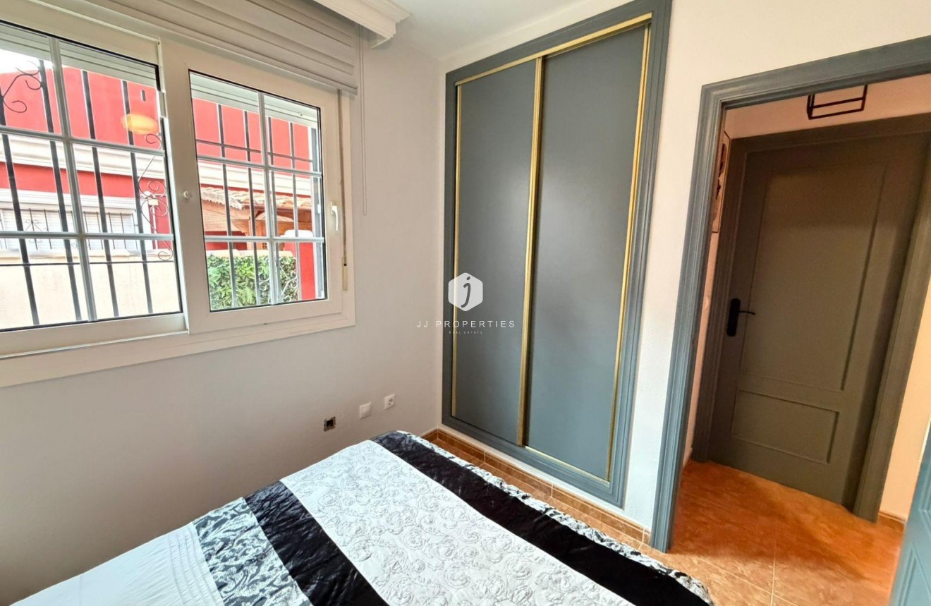 Resale - Chalet -
Orihuela Costa - Villamartín
