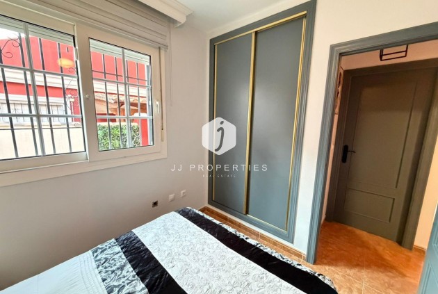 Resale - Chalet -
Orihuela Costa - Villamartín