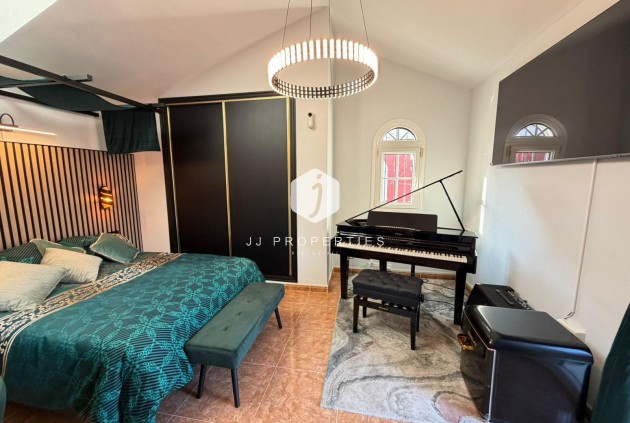 Resale - Chalet -
Orihuela Costa - Villamartín