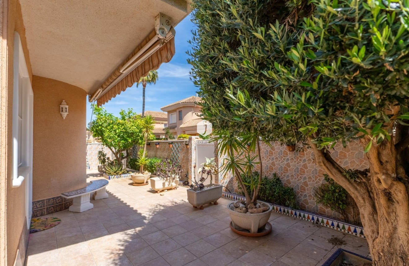 Resale - Villa -
Torrevieja - Los Balcones - Los Altos del Edén