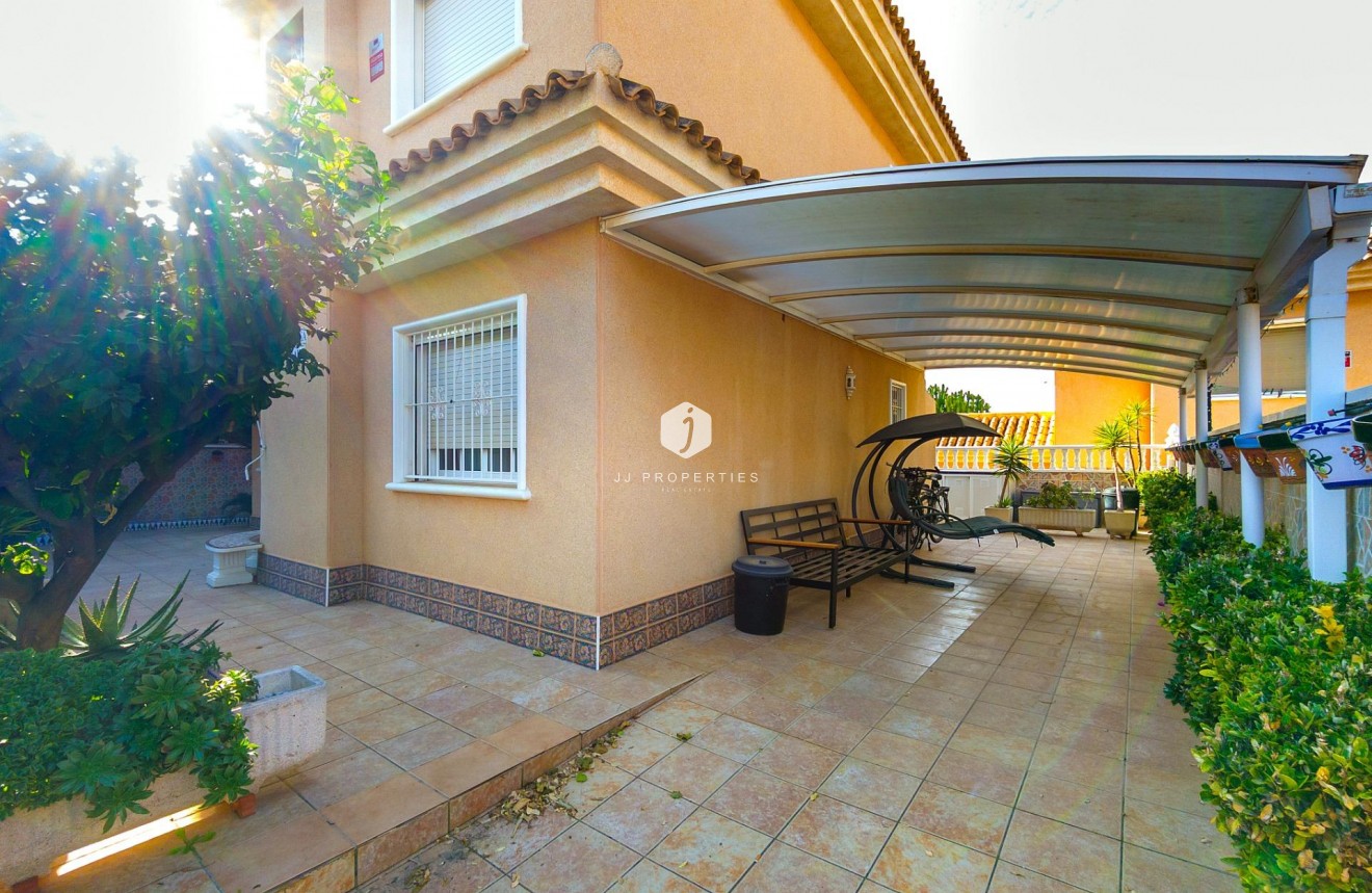 Resale - Villa -
Torrevieja - Los Balcones - Los Altos del Edén