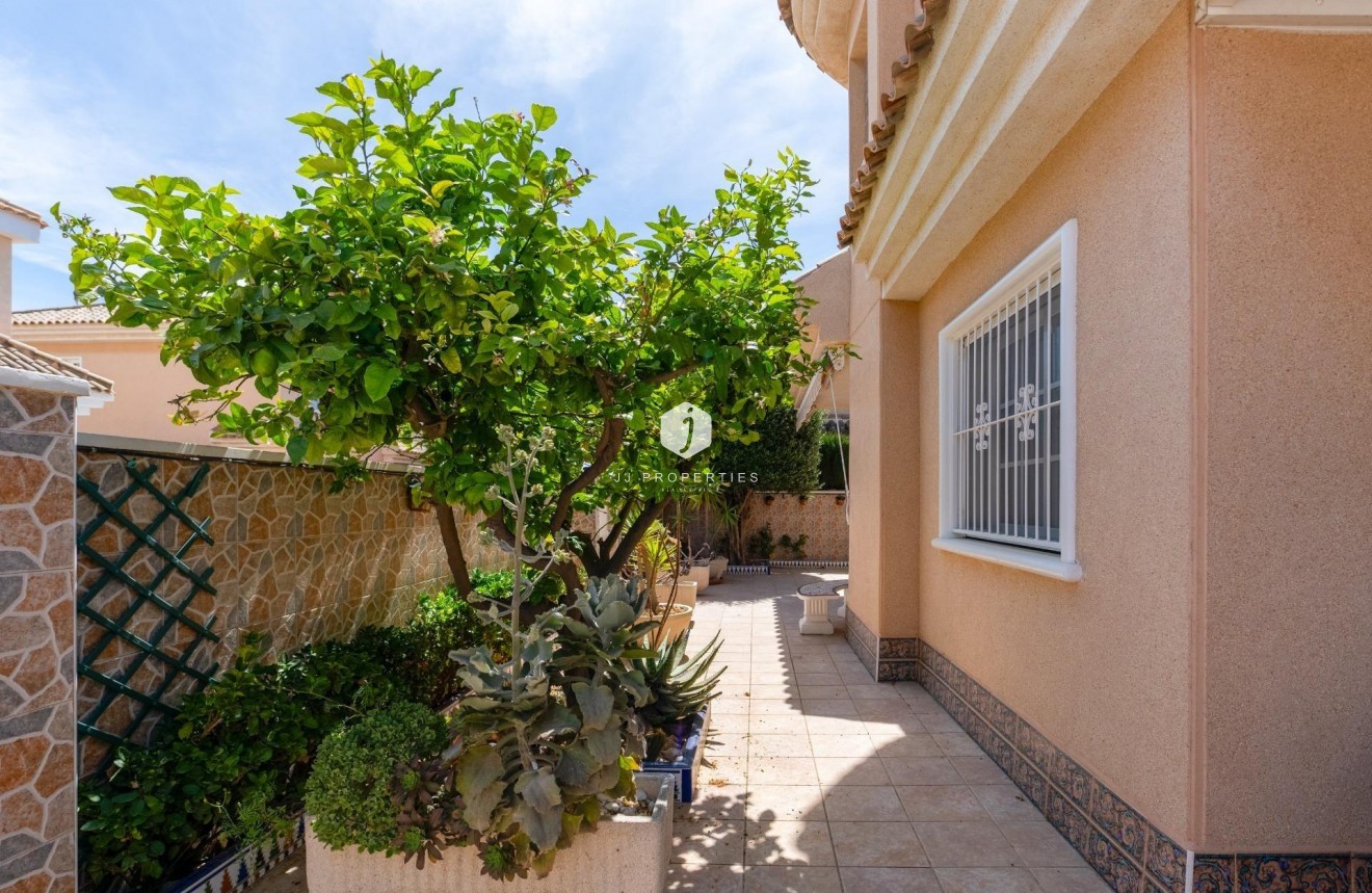 Resale - Villa -
Torrevieja - Los Balcones - Los Altos del Edén