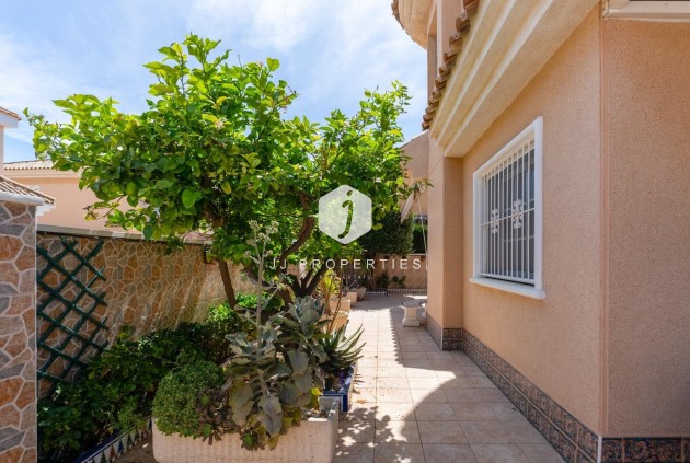 Resale - Villa -
Torrevieja - Los Balcones - Los Altos del Edén