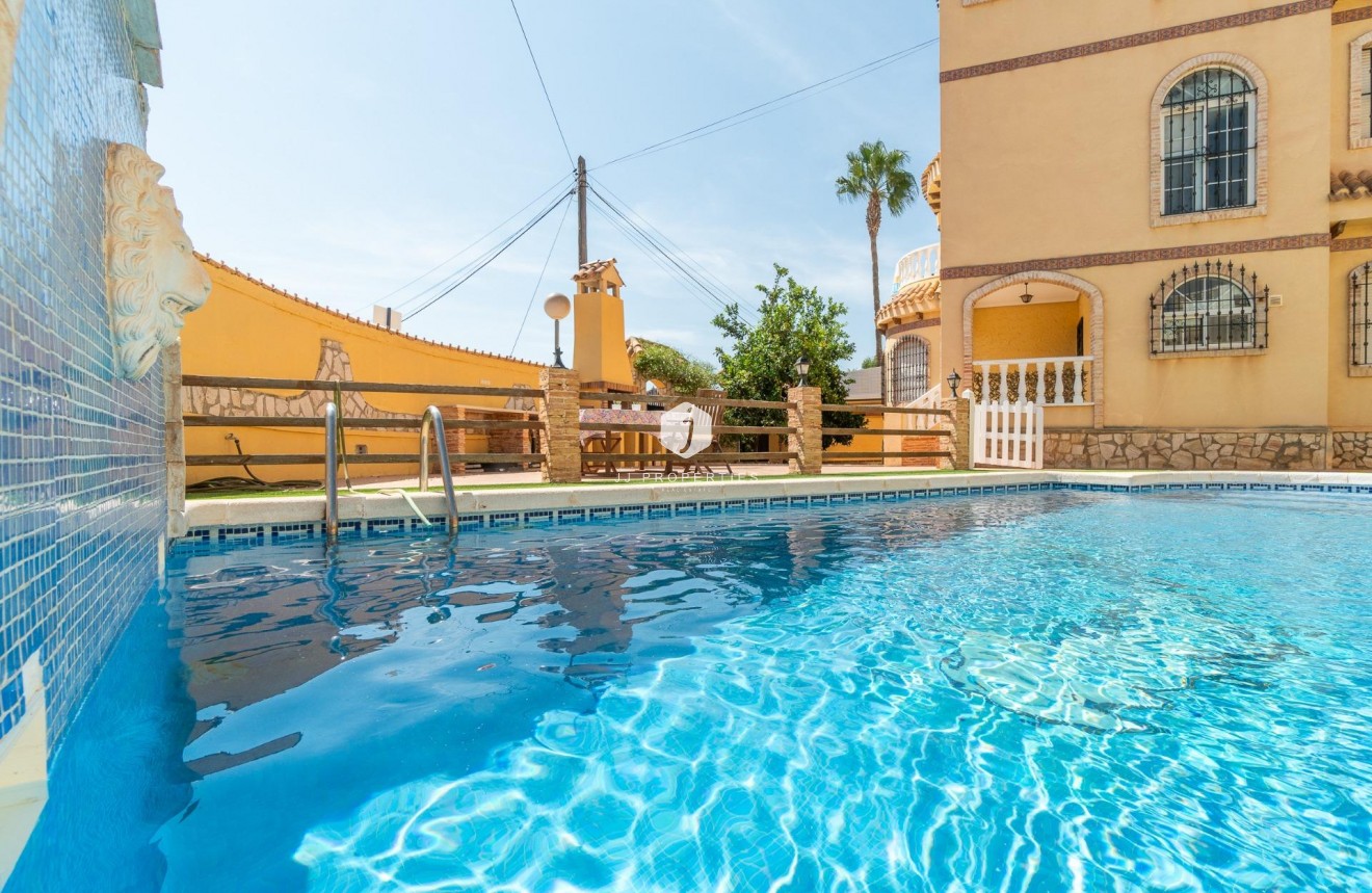 Resale - Chalet -
Orihuela Costa - Los Almendros-la Florida