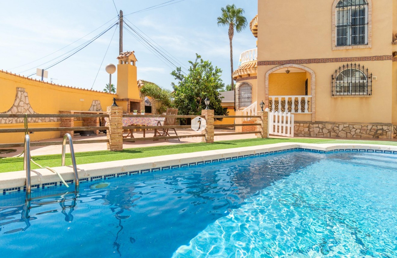 Resale - Chalet -
Orihuela Costa - Los Almendros-la Florida